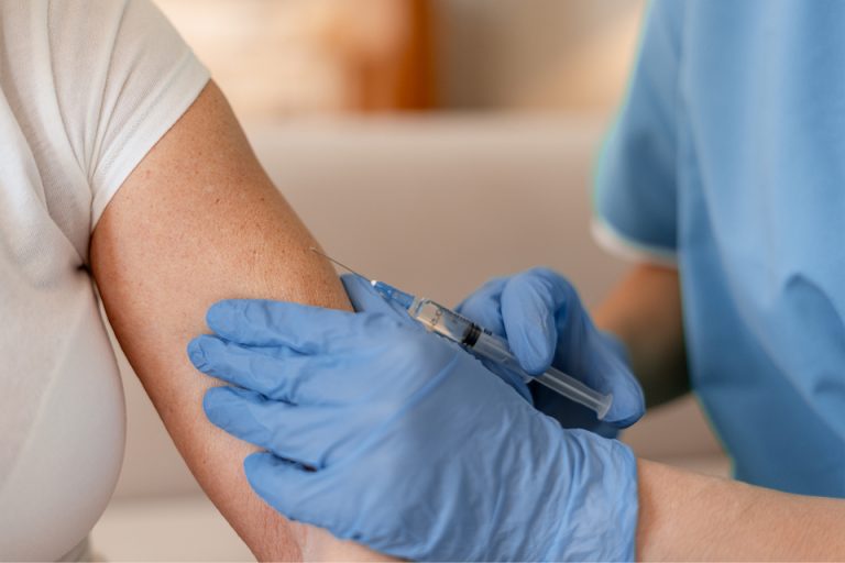 Vacinas contra a Gripe e a COVID-19: 5 mitos que precisa de desmistificar!